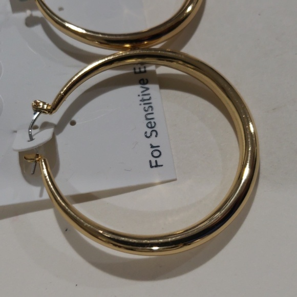 Belk Elegant Gold Tone Hoop Earrings For Sensitive Ears, Women's Fashion Jewelry - Picture 5 of 10